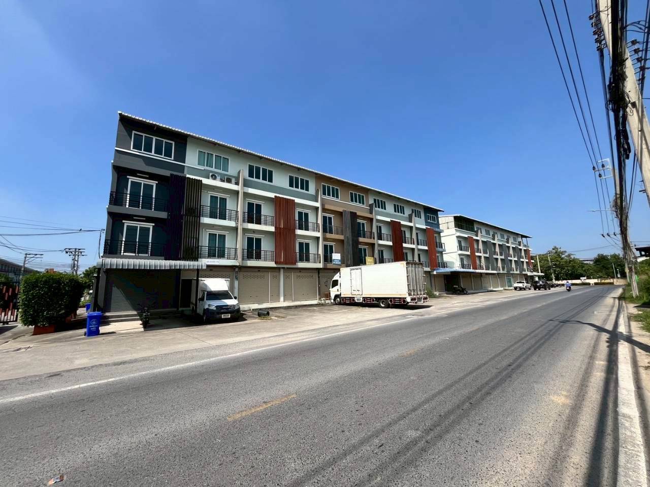 ขาย อาคารพาณิชย์ 4 ชั้น หลังมุม หน้าทางเข้าหมู่บ้าน ลภาวัน 22 ซอยแก้วอินทร์ บางใหญ่